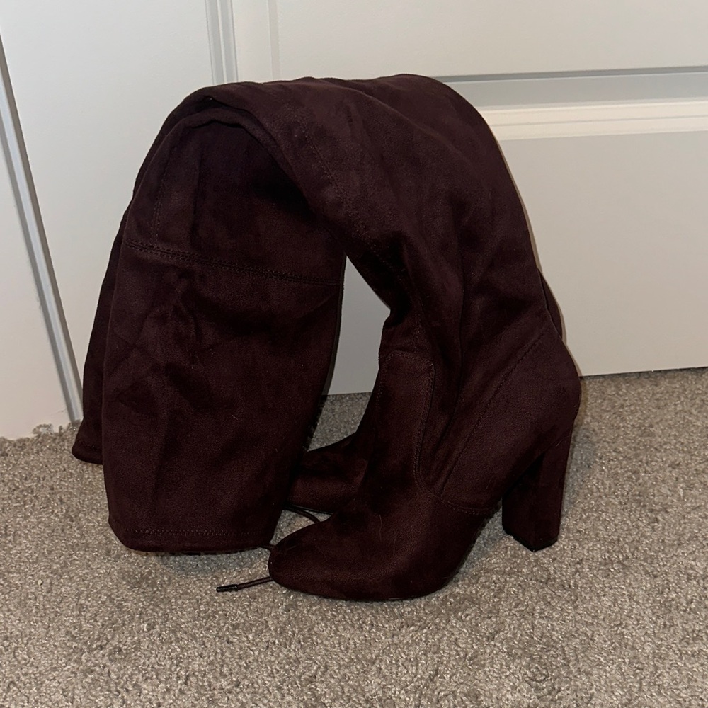 Elegant Women's Boots in deep purple